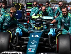 Tim Aston Martin Membela Fernando Alonso atas Penalti F1 GP Australia