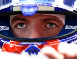 Max Verstappen Luncurkan Helm Baru Bernuansa Pink di GP Miami 2026