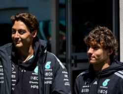 George Russell Tak Panik Meski Tertinggal 20 Poin dari Kimi Antonelli di F1 2026