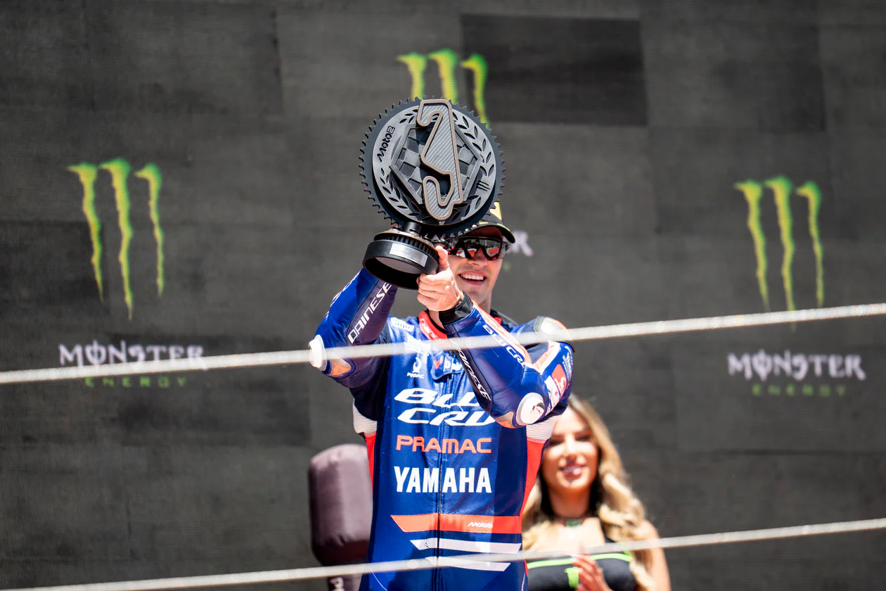 Izan Guevara Amankan Podium Ketiga Moto2 Catalunya 2026