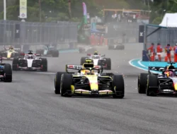 Liam Lawson Terkejut Diminta Kembalikan Posisi Max Verstappen di GP Miami 2026