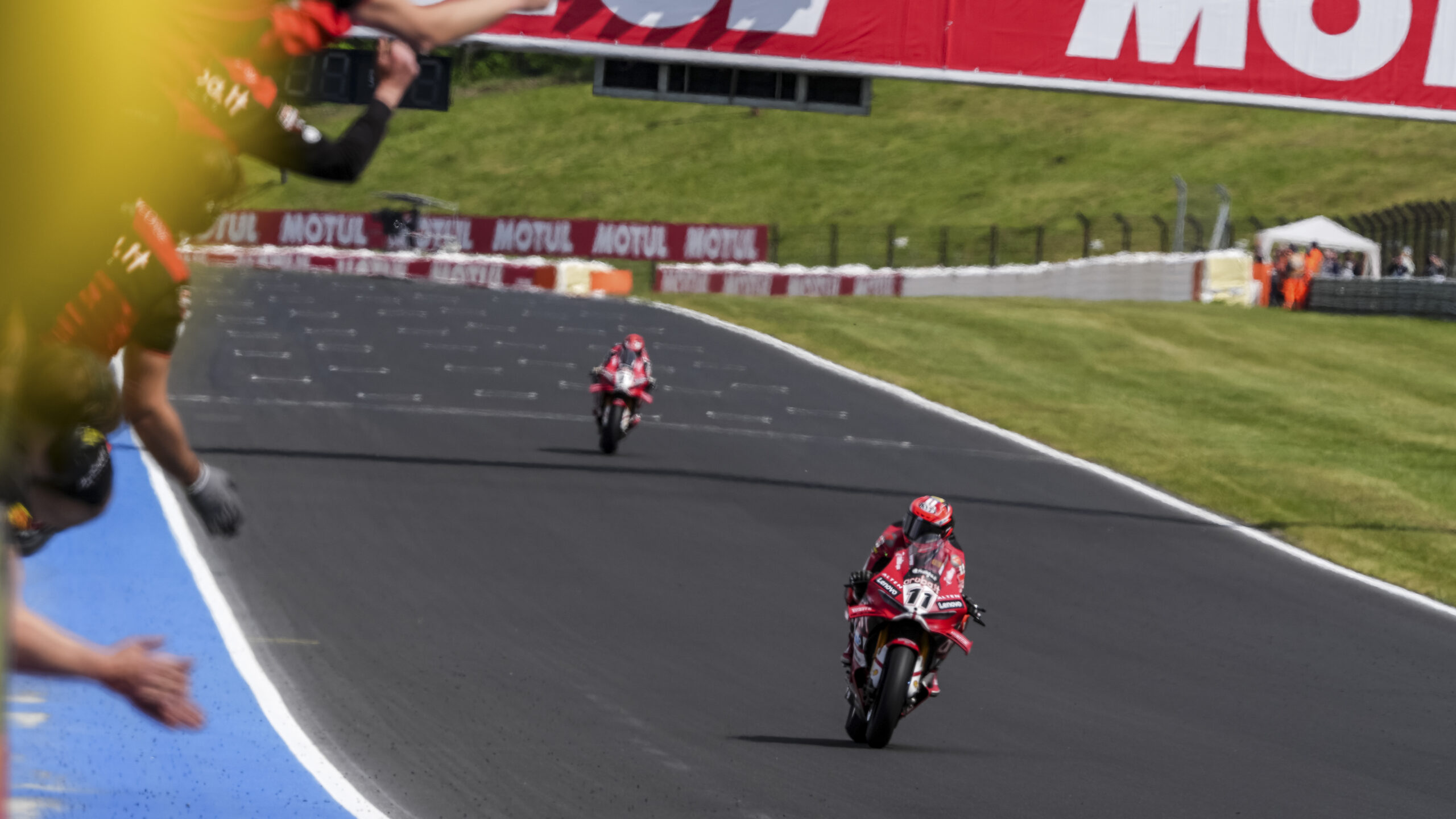 Nicolo Bulega Menang Dramatis di Race 1 WSBK Ceko 2026