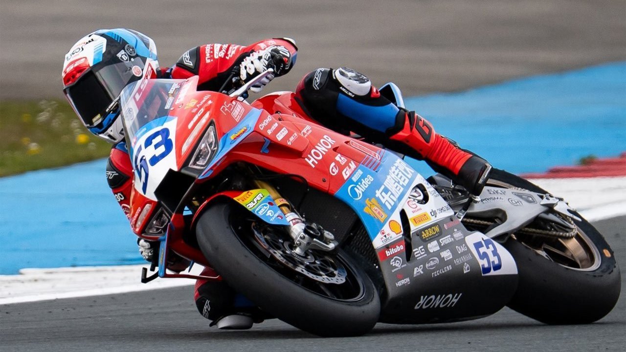 Valentin Debise Juara Race 1 WorldSSP Hungaria 2026 di Balaton Park