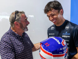 Alex Albon Pecahkan Rekor Williams dan Pakai Helm Khusus Nigel Mansell