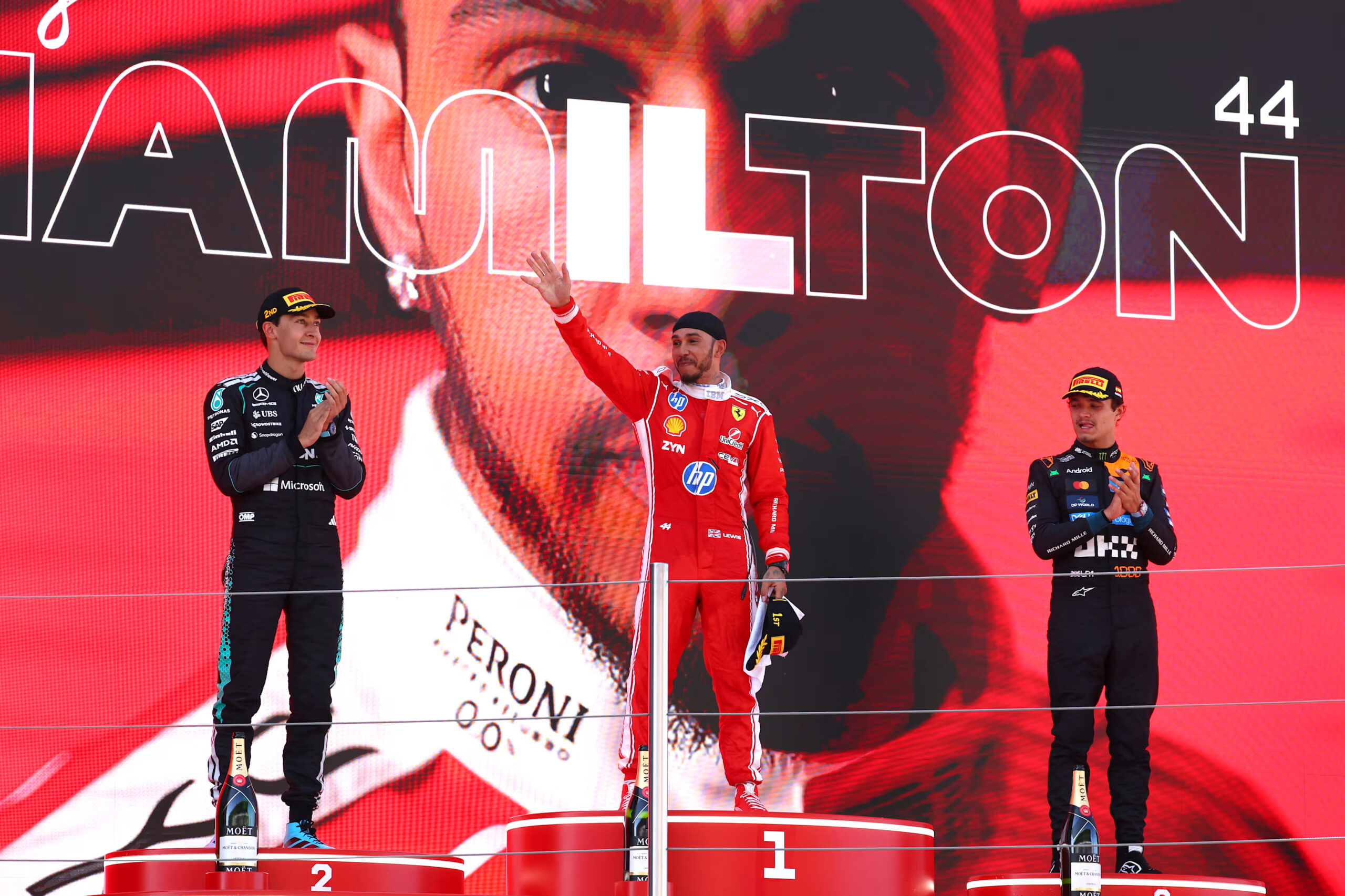 Lewis Hamilton Antar Ferrari Akhiri Dominasi Mercedes di Barcelona