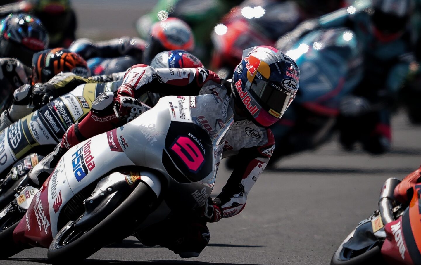 Veda Ega Pratama Tembus 6 Besar Moto3 2026 di Musim Debut Gemilang